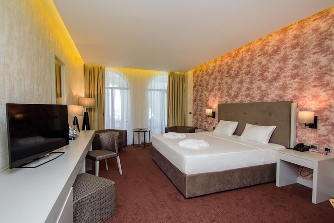 Imagen de la habitación del Hotel The Grand Gloria. Foto 13