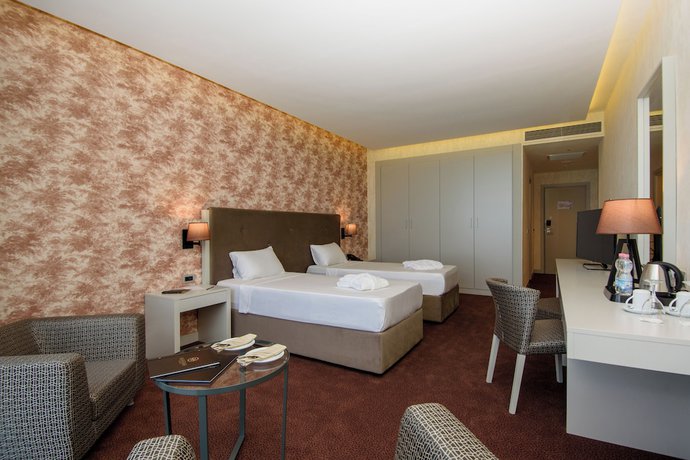 Imagen de la habitación del Hotel The Grand Gloria. Foto 14