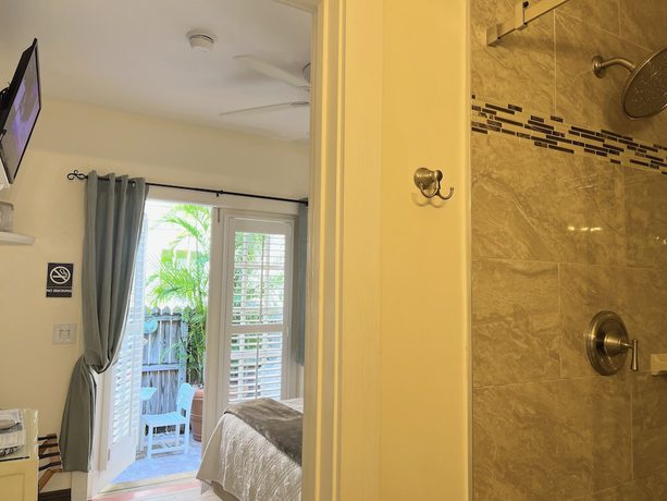 Imagen de la habitación del Hotel The Grand Guesthouse. Foto 10