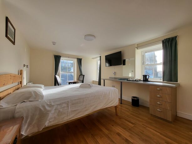 Imagen de la habitación del Hotel The Grand Harbour. Foto 19