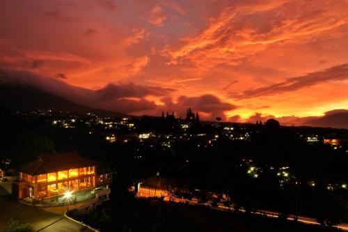 Imagen general del Hotel The Grand Hill Resort-Hotel. Foto 5