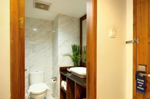 Imagen de la habitación del Hotel The Grand Hill Resort-Hotel. Foto 18