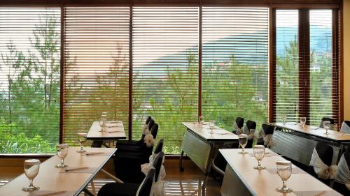 Imagen general del Hotel The Grand Hill Resort-Hotel. Foto 11