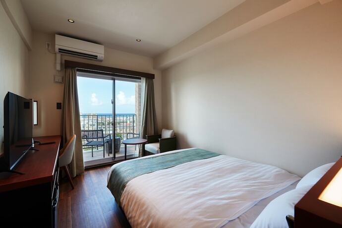 Imagen de la habitación del Hotel The Grand Hotel Ginowan. Foto 15