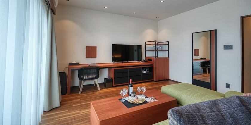 Imagen de la habitación del Hotel The Grand Hotel Ginowan. Foto 17