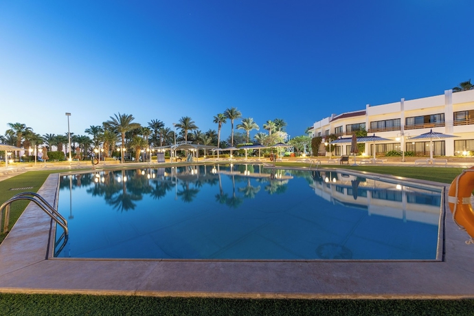 Imagen de la piscina del Hotel The Grand Hotel Hurghada. Foto 15