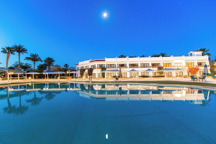 Imagen de la piscina del Hotel The Grand Hotel Hurghada. Foto 16