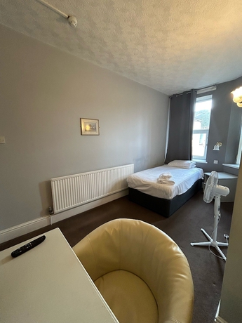Imagen de la habitación del Hotel The Grand Hotel, Port Talbot. Foto 15