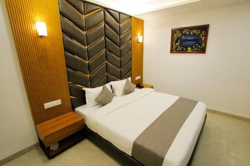 Imagen de la habitación del Hotel The Grand, Indore. Foto 10
