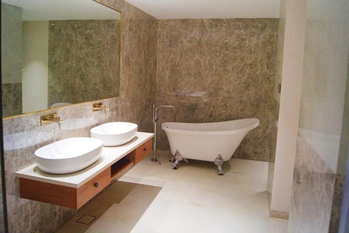 Imagen de la habitación del Hotel The Grand Jalsa Resort. Foto 13