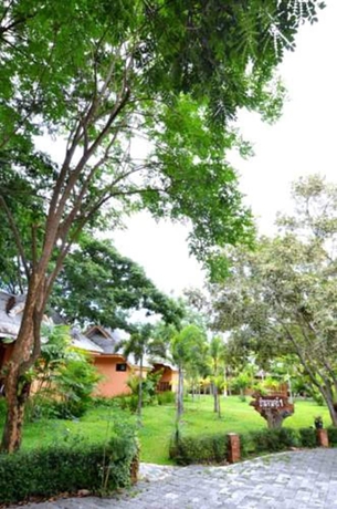 Imagen de los exteriores del Hotel The Grand Jamjuree Resort Lamphun. Foto 12