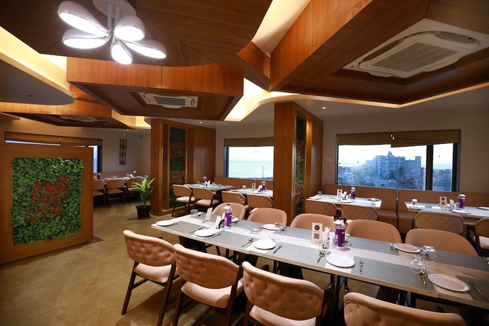 Imagen del bar/restaurante del Hotel The Grand Ladhukara. Foto 1