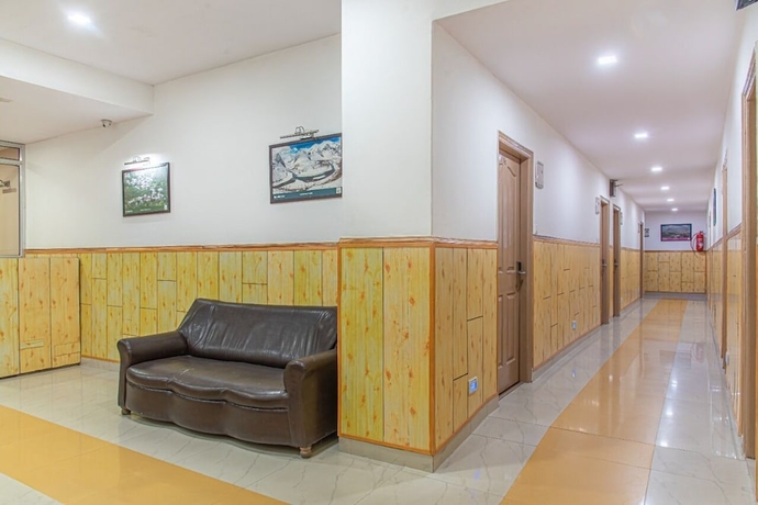 Imagen de los interiores del Hotel The Grand Madhushala Shimla. Foto 17