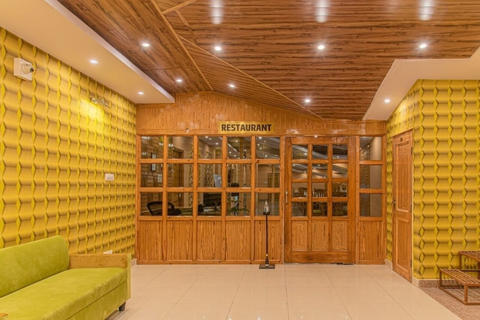 Imagen de los interiores del Hotel The Grand Madhushala Shimla. Foto 18