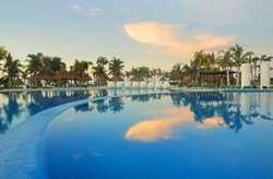 Imagen de la piscina del Hotel The Grand Mayan Riviera Maya. Foto 7