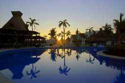 Imagen de la piscina del Hotel The Grand Mayan Riviera Maya. Foto 10