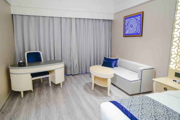 Imagen de la habitación del Hotel The Grand Nirvana and Resort. Foto 8