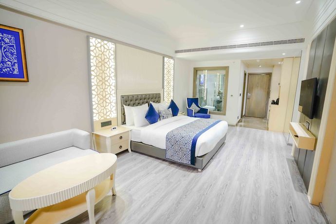 Imagen de la habitación del Hotel The Grand Nirvana and Resort. Foto 9
