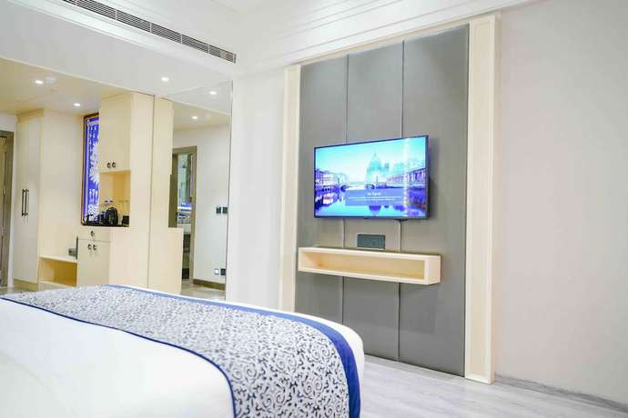 Imagen de la habitación del Hotel The Grand Nirvana and Resort. Foto 10
