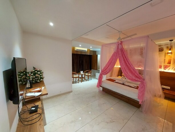 Imagen de la habitación del Hotel The Grand Piano. Foto 16