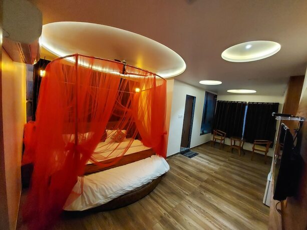 Imagen de la habitación del Hotel The Grand Piano. Foto 19