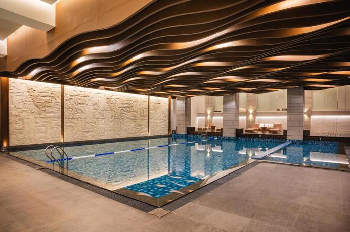 Imagen de la piscina del Hotel The Grand Platinum Jakarta. Foto 36