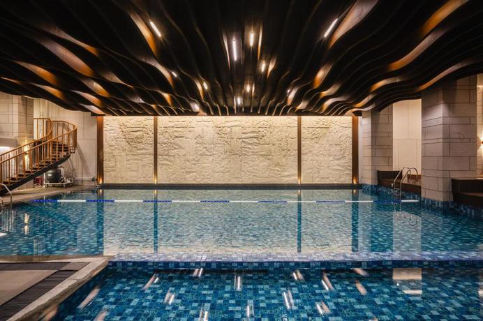 Imagen de la piscina del Hotel The Grand Platinum Jakarta. Foto 37