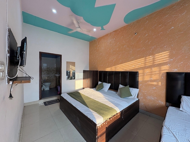 Imagen de la habitación del Hotel The Grand Plaza Agra. Foto 2