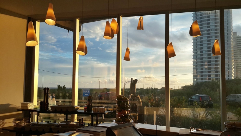 Imagen del bar/restaurante del Hotel The Grand Punta Del Este. Foto 3