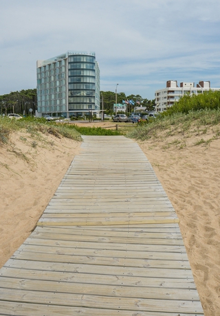 Imagen de los exteriores del Hotel The Grand Punta Del Este. Foto 6