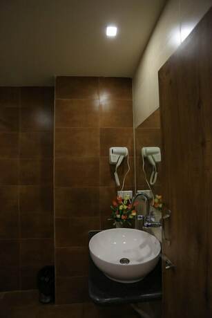 Imagen general del Hotel The Grand Raveta. Foto 10