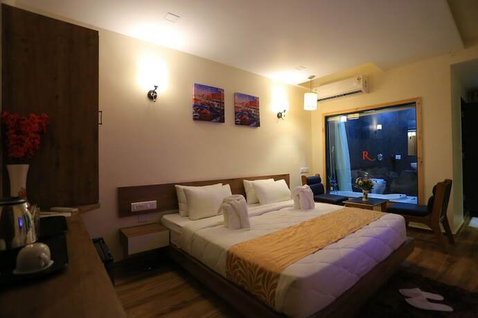 Imagen de la habitación del Hotel The Grand Raveta. Foto 20