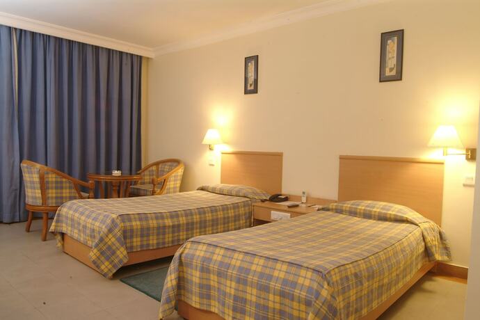 Imagen de la habitación del Hotel The Grand Regency. Foto 14