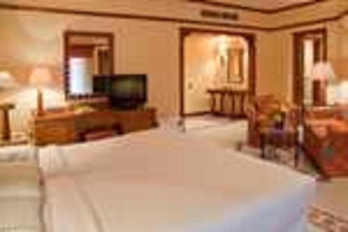 Imagen de la habitación del Hotel The Grand Resort. Foto 18