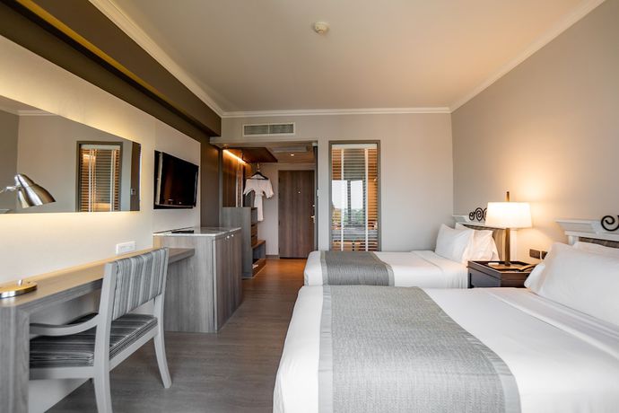 Imagen de la habitación del Hotel The Grand Riverside Phitsanulok. Foto 11