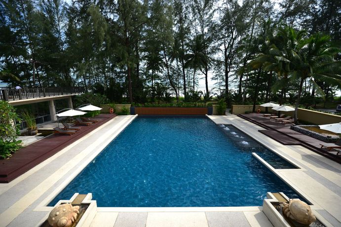 Imagen de la piscina del Hotel The Grand Southsea Khaolak Beach Resort. Foto 16