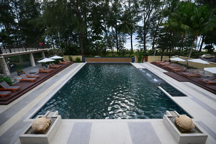 Imagen de la piscina del Hotel The Grand Southsea Khaolak Beach Resort. Foto 17