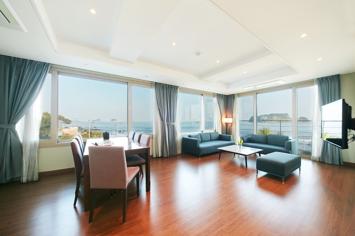 Imagen de la habitación del Hotel The Grand Sumorum. Foto 2