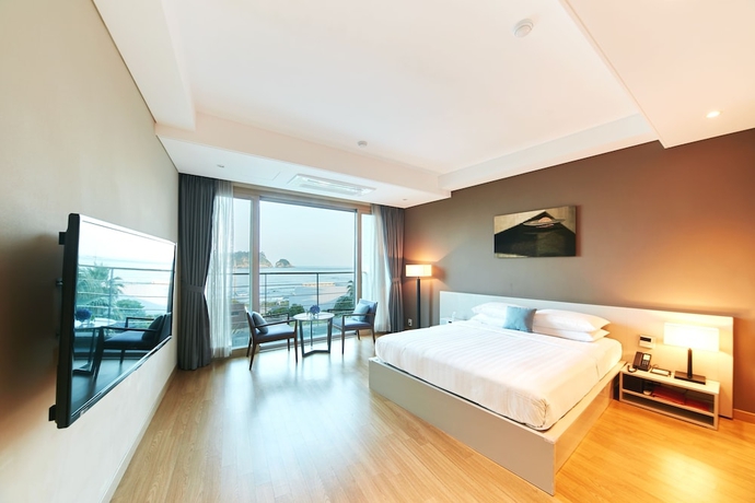 Imagen de la habitación del Hotel The Grand Sumorum. Foto 10