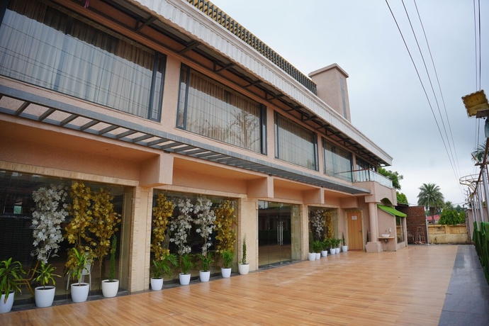 Imagen de los interiores del Hotel The Grand Sun City and Resort. Foto 12