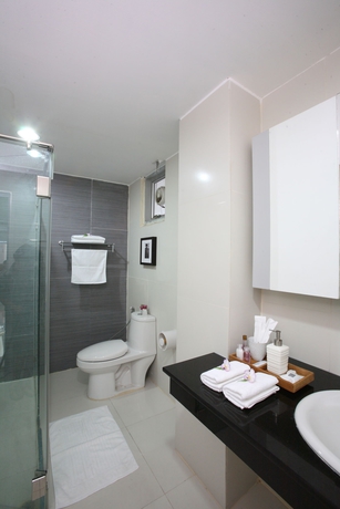 Imagen de la habitación del Hotel The Grand Suree Residence. Foto 2