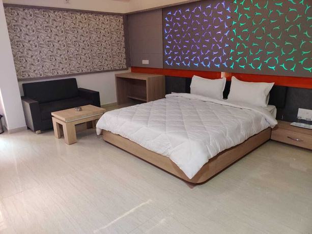 Imagen de la habitación del Hotel The Grand Takshak. Foto 2