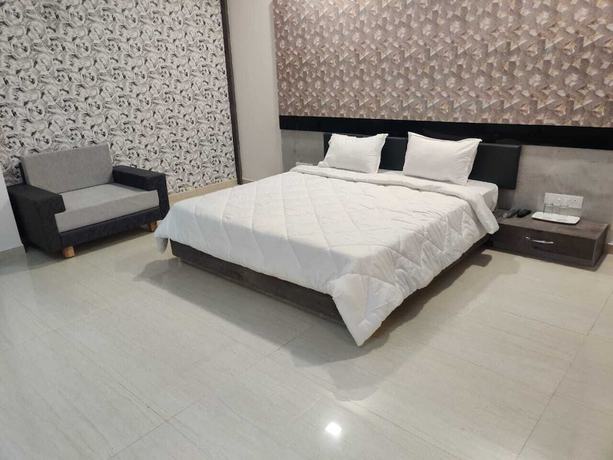 Imagen de la habitación del Hotel The Grand Takshak. Foto 7