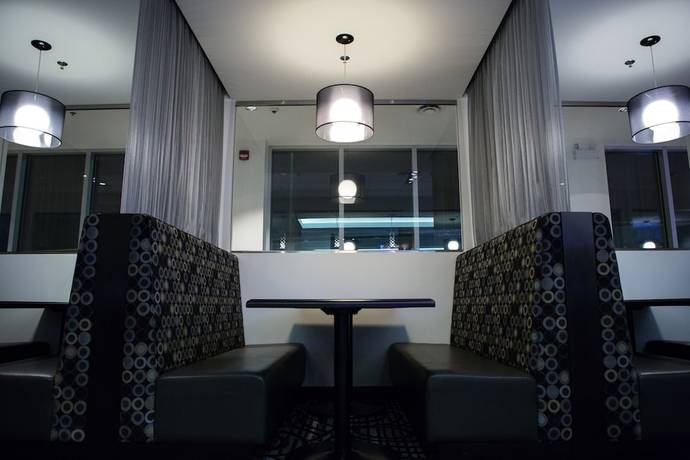 Imagen del bar/restaurante del Hotel The Grand Winnipeg Airport by Lakeview. Foto 7