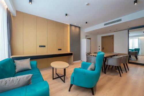 Imagen de la habitación del Hotel The Grandeur. Foto 16