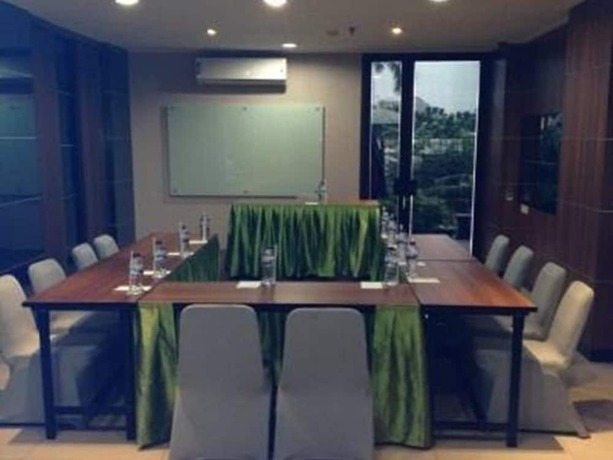 Imagen de los interiores del Hotel The Green, Bekasi. Foto 13