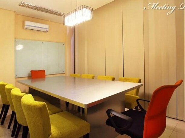 Imagen de los interiores del Hotel The Green, Bekasi. Foto 16