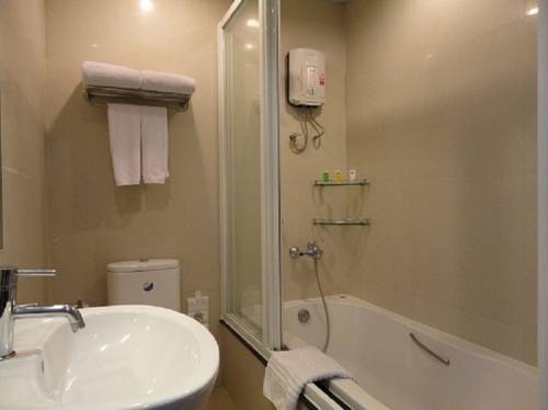 Imagen general del Hotel The Green Bells New Petchburi. Foto 3