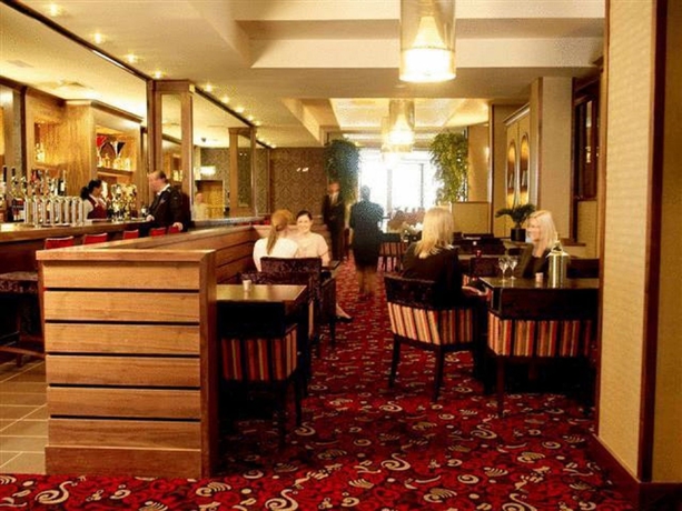 Imagen del bar/restaurante del Hotel The Green Isle Dublin. Foto 2