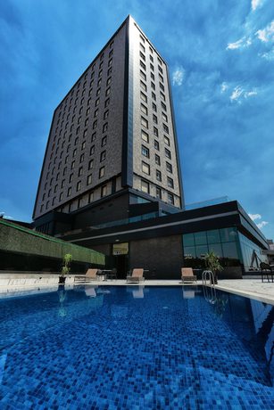 Imagen de la piscina del Hotel The Green Park Gaziantep. Foto 19